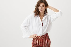 Comment accessoiriser une chemise pour un look sophistiqué ?